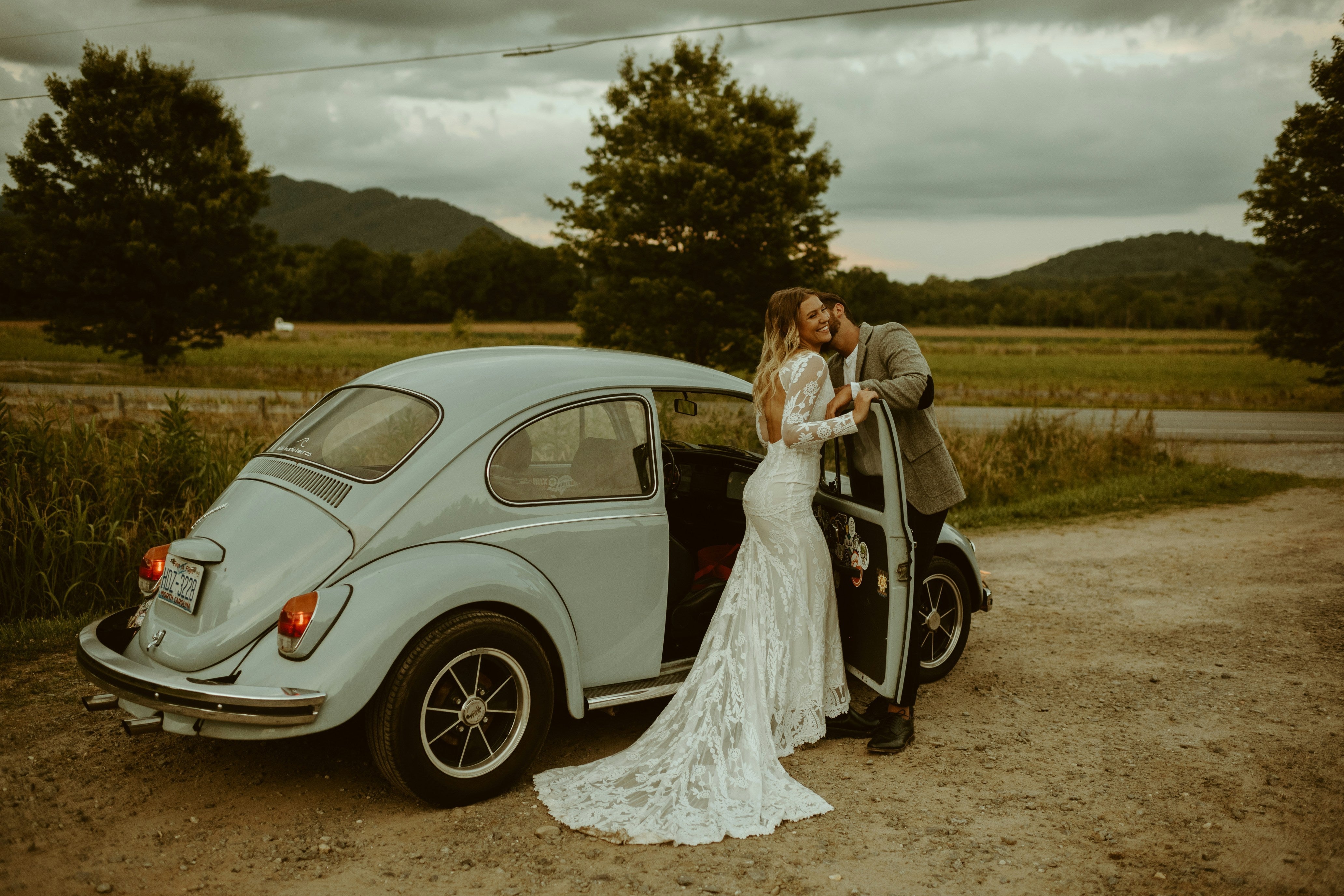 Vintage Vibes: Incorporating Retro Styles into Your Wedding Look