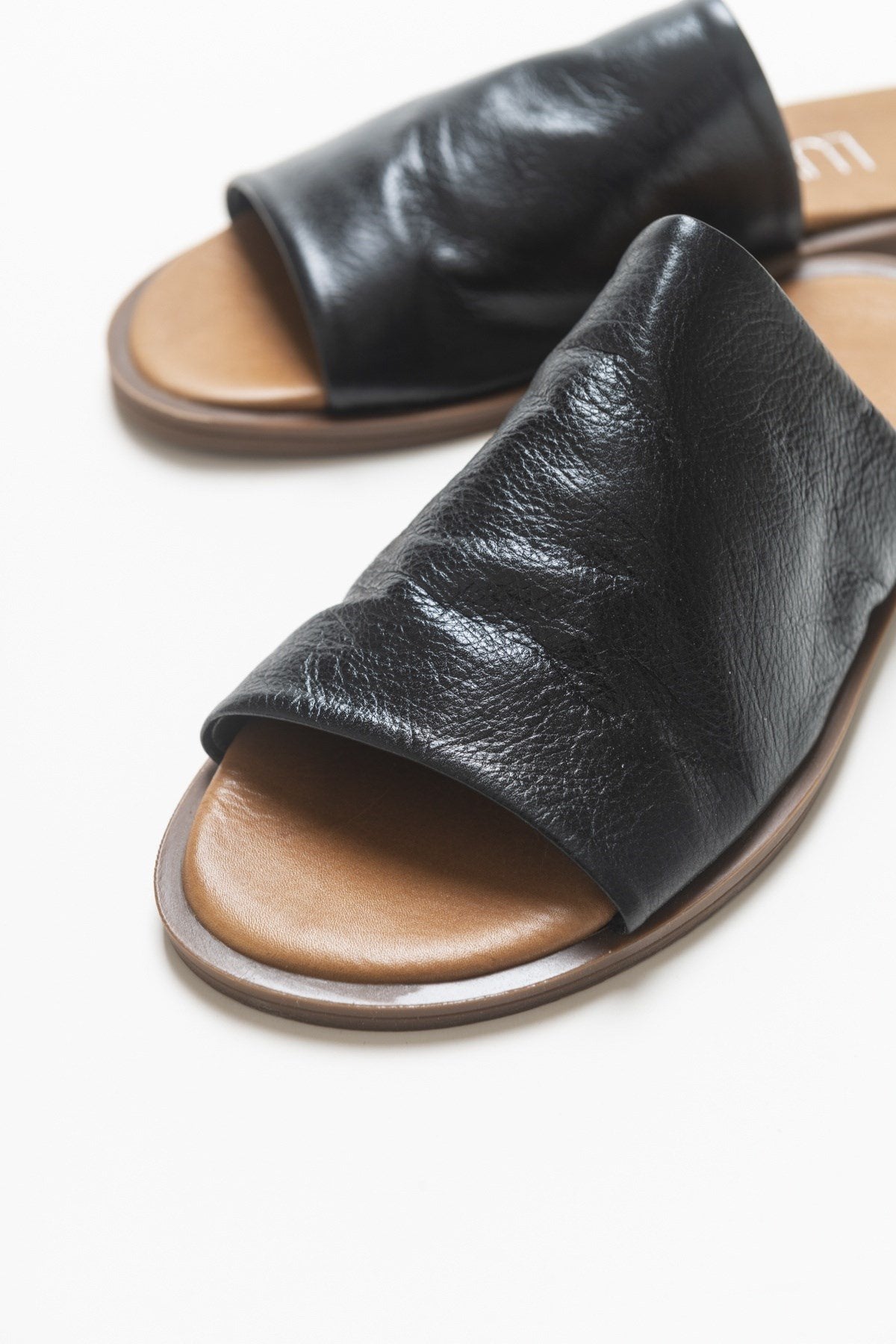Clau - Black Leather Sandal (Women)