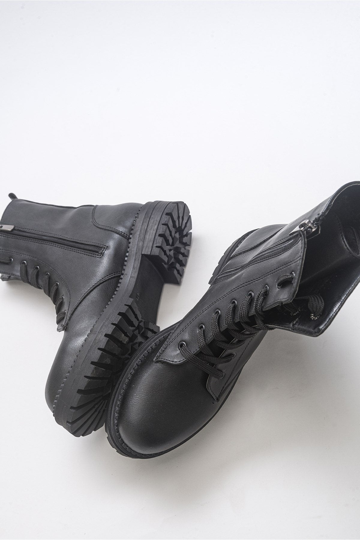 Singa Black Boot (Women)