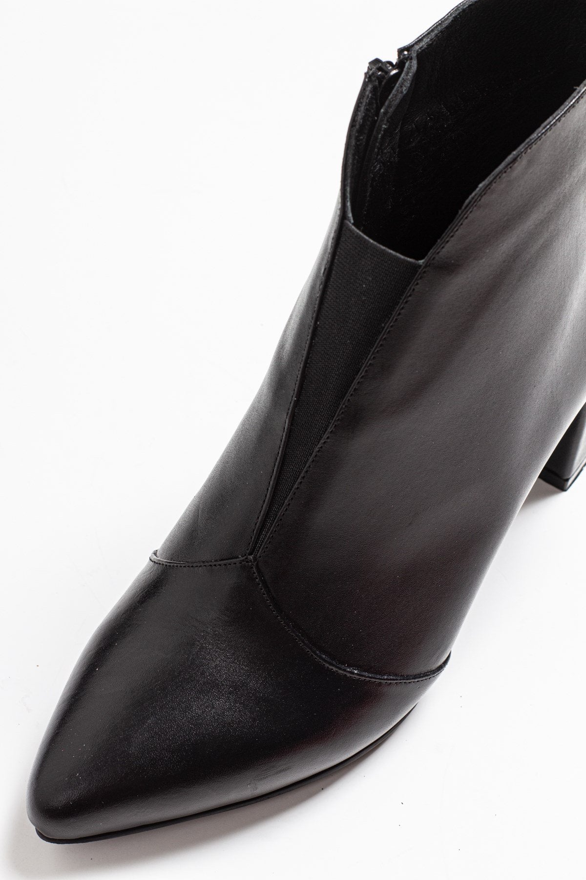 Finda Black Leather Block‑Heel Boot (Women)