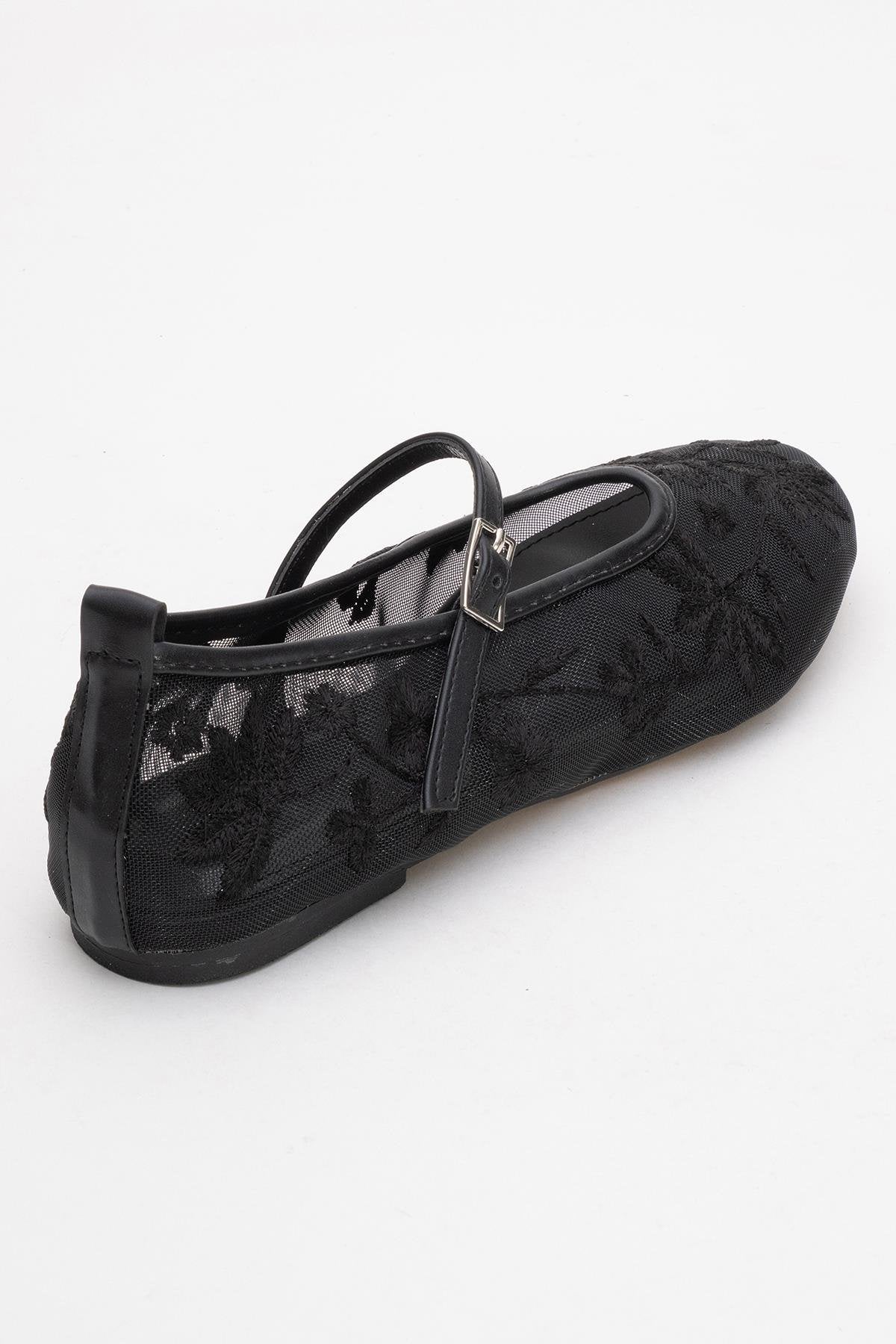Juny Black Mesh Floral Embroidery Ballet Flat (Women)