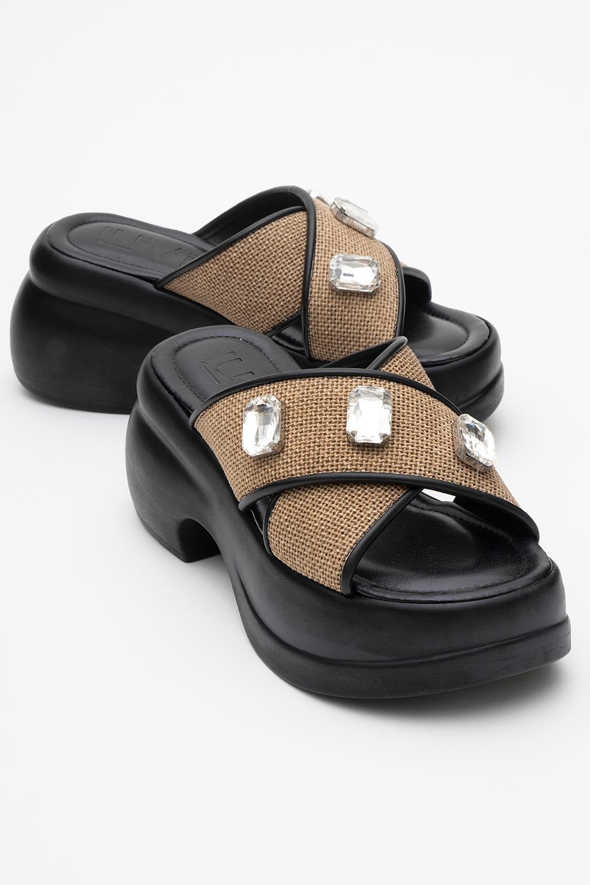 Giev - Black Woven Platform Mule (Women)