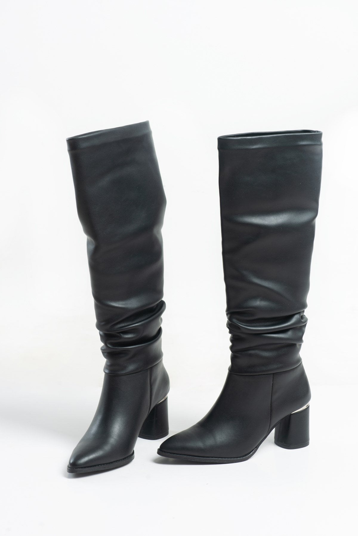 120 - Black Gusseted Block Heel Boot (Women)