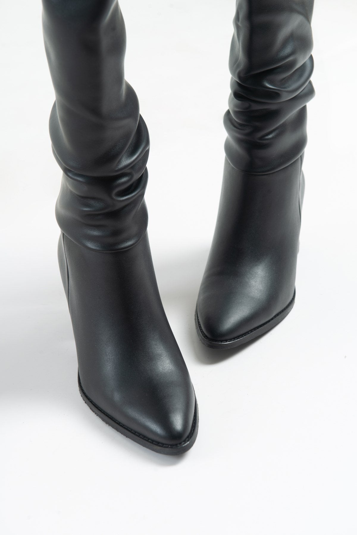 120 - Black Gusseted Block Heel Boot (Women)