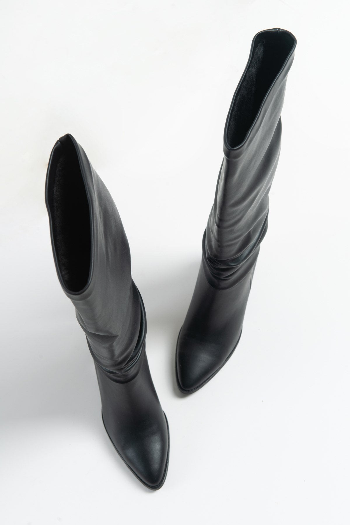 120 - Black Gusseted Block Heel Boot (Women)