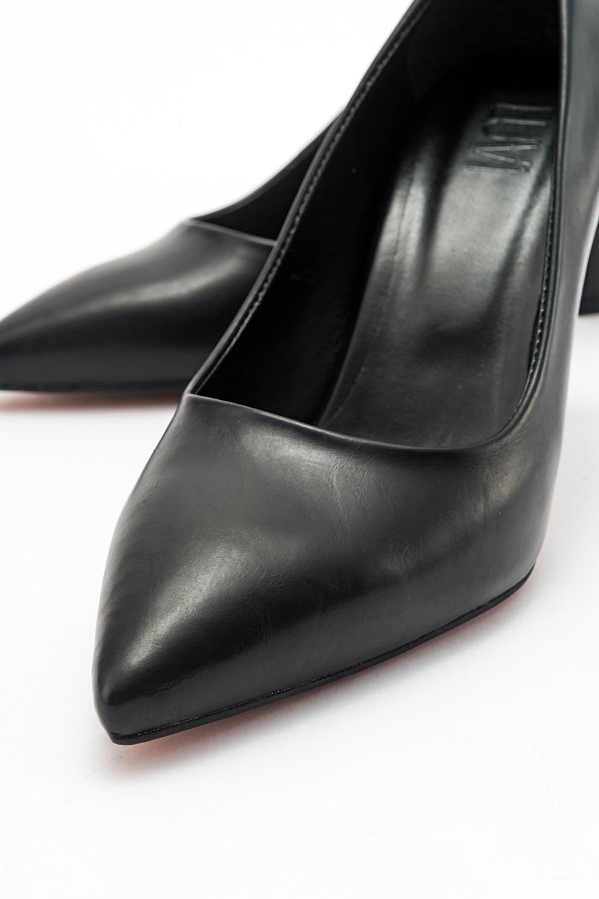 Forest Black Cilt Pointed Toe Pump (Women)