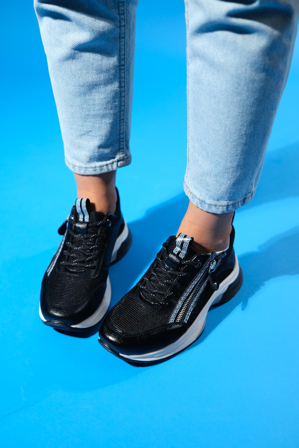 Oude - Black Zippered Platform Sneaker (Women)