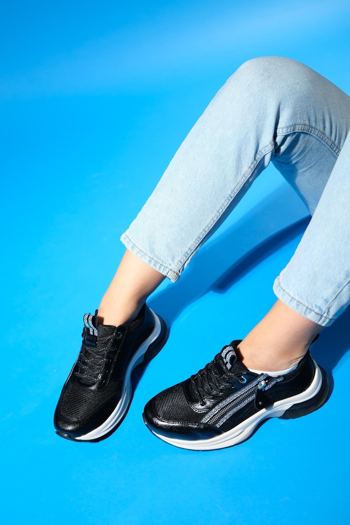 Oude - Black Zippered Platform Sneaker (Women)