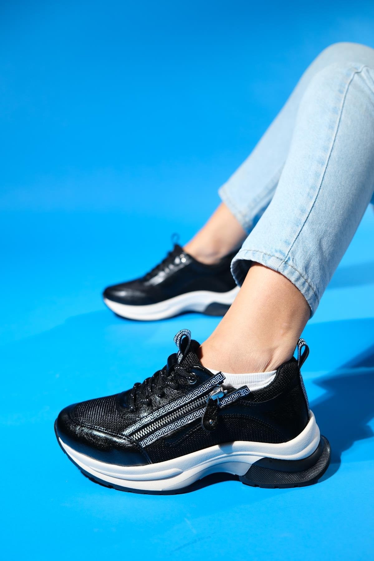 Oude - Black Zippered Platform Sneaker (Women)