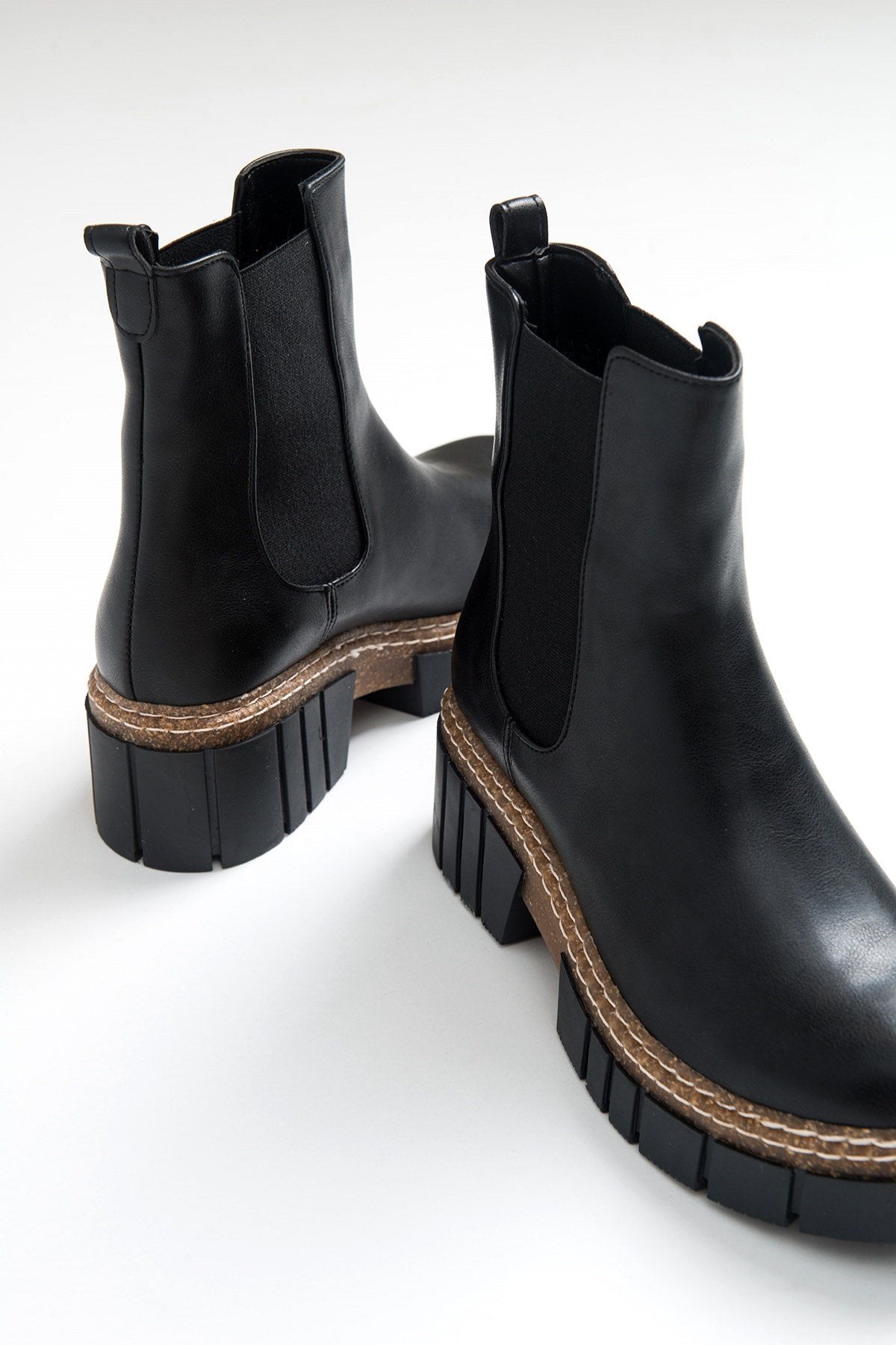 Luz Black Cilt Block Heel Boot (Women)