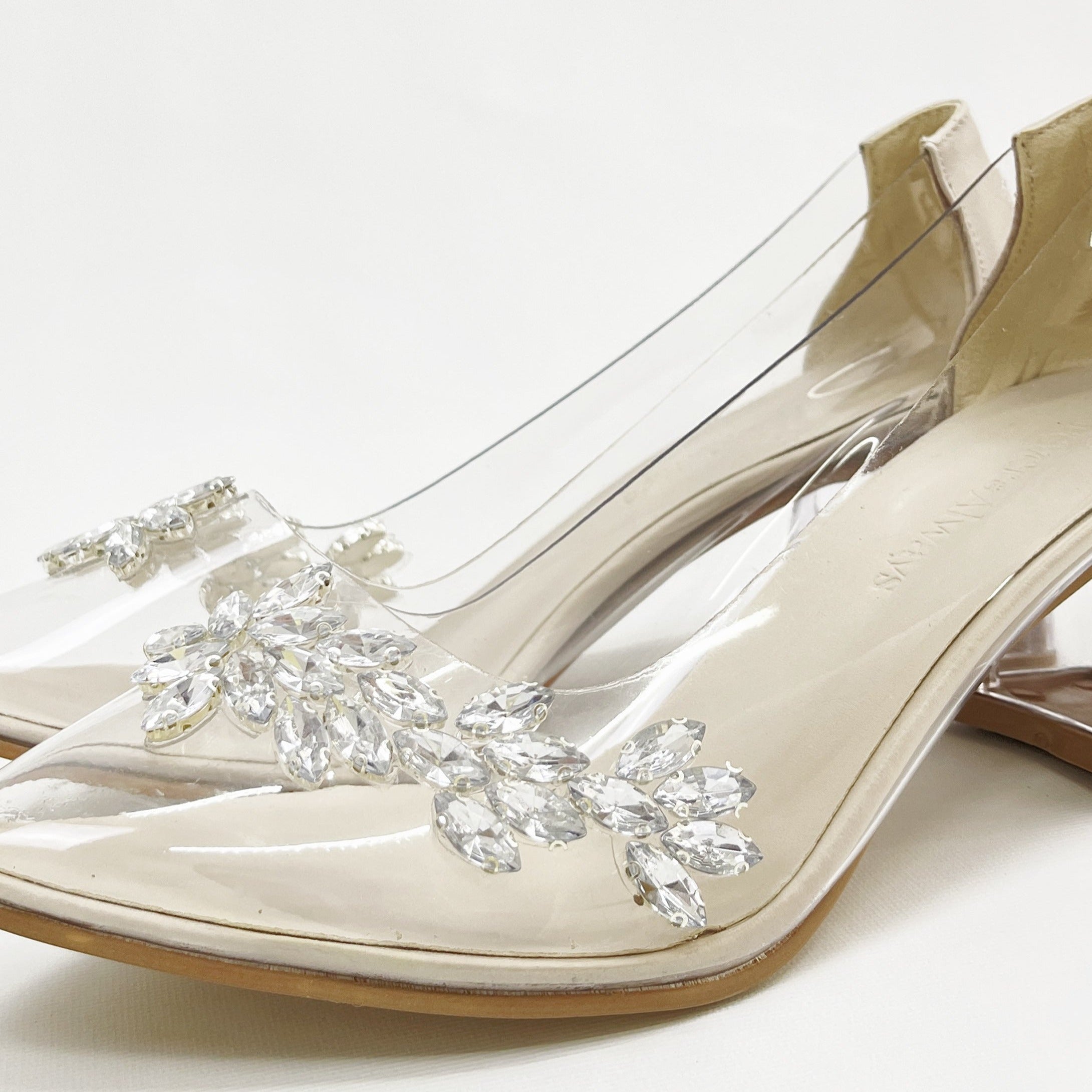 Cinderella transparent rhinestone nude heels, Transparent rhinestone heels with nude, Stylish Cinderella heels with rhinestones, Chic transparent heels with nude accents, Trendy rhinestone embellished nude heels, Fashionable Cinderella-inspired heels with rhinestones, Elegant transparent heels adorned with rhinestones and nude.