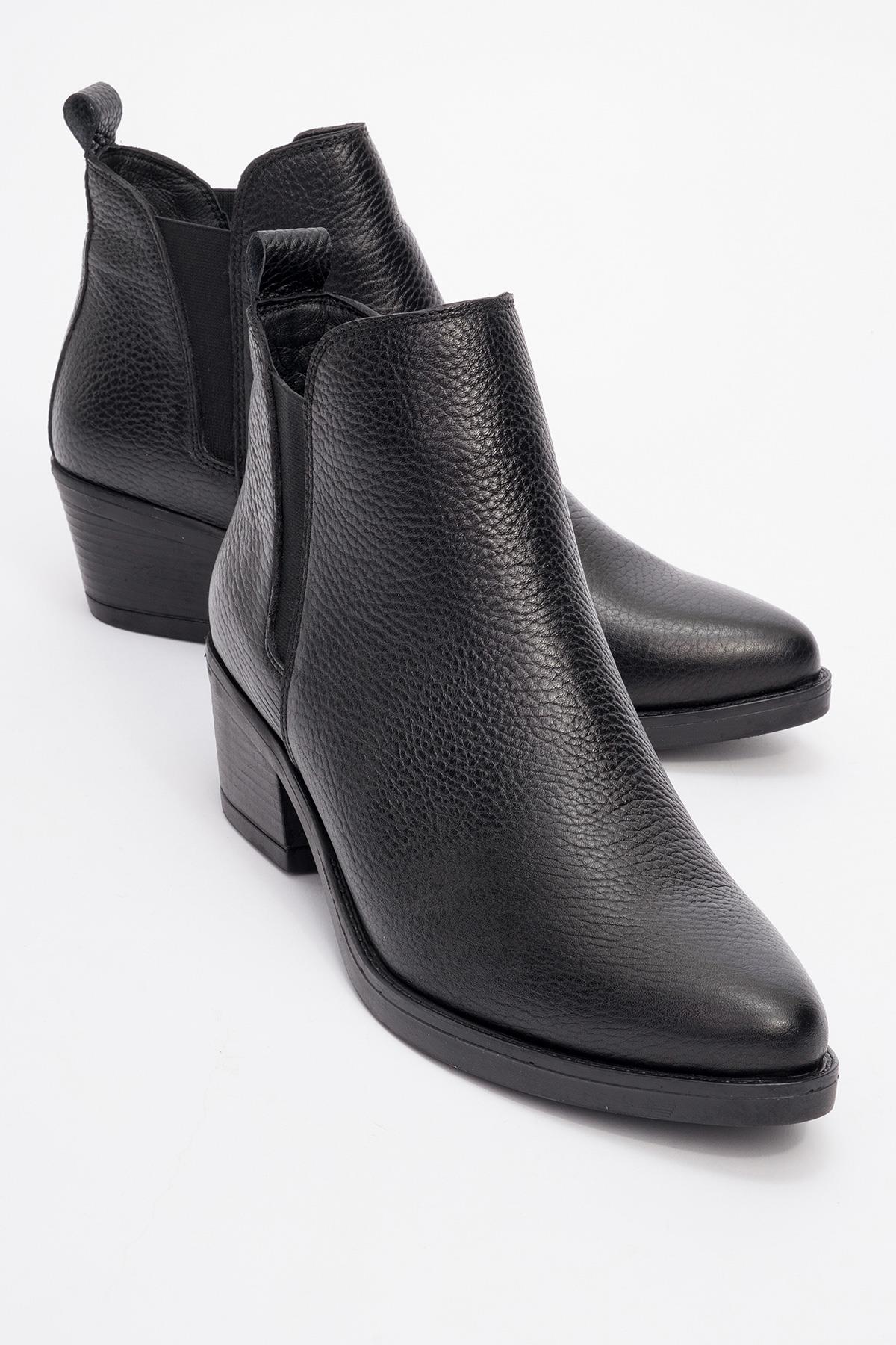 Ankle Boots vs Chelsea Boots: What's the Difference?