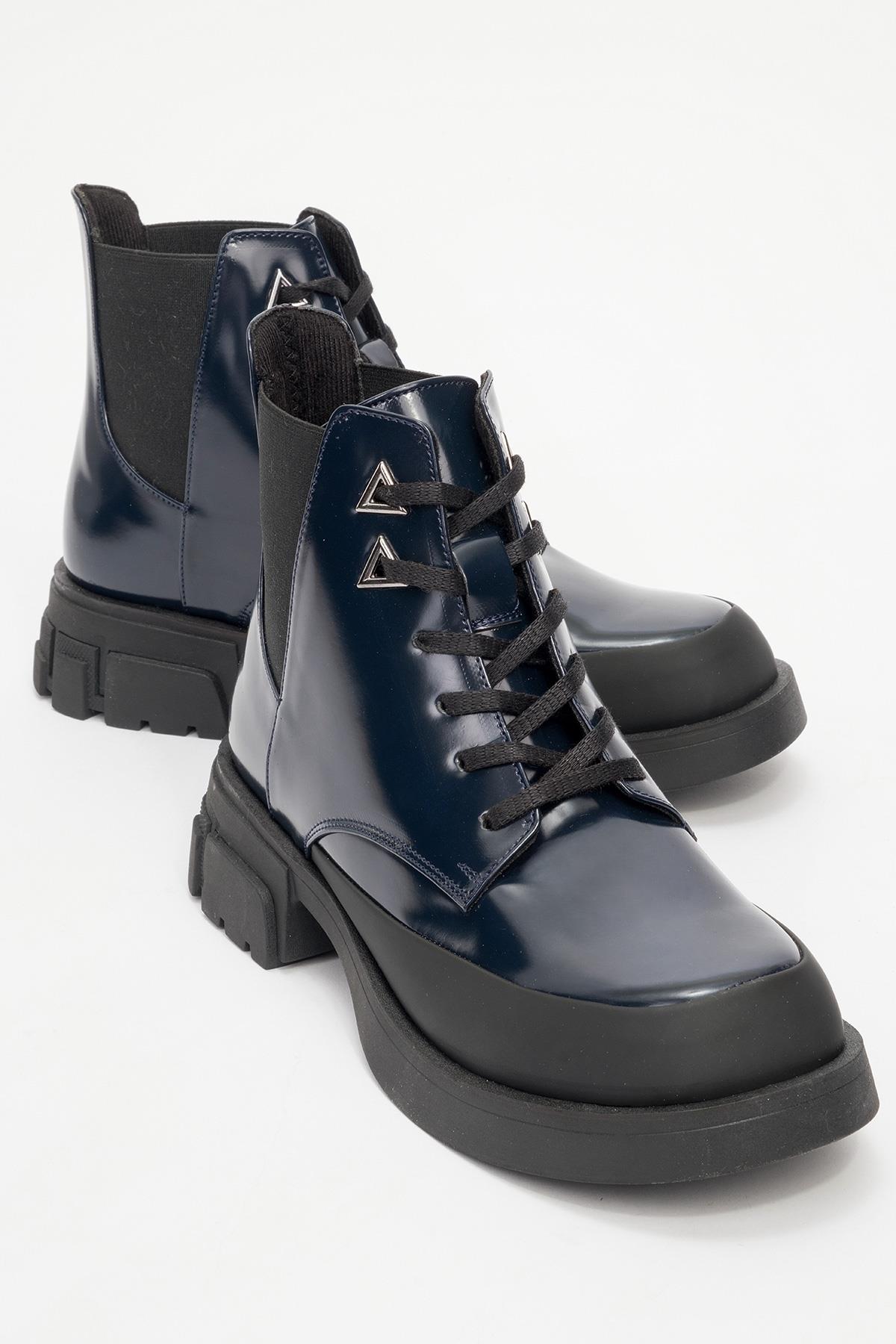 How to Style Ankle Boots: 5 Outfits That Always Work