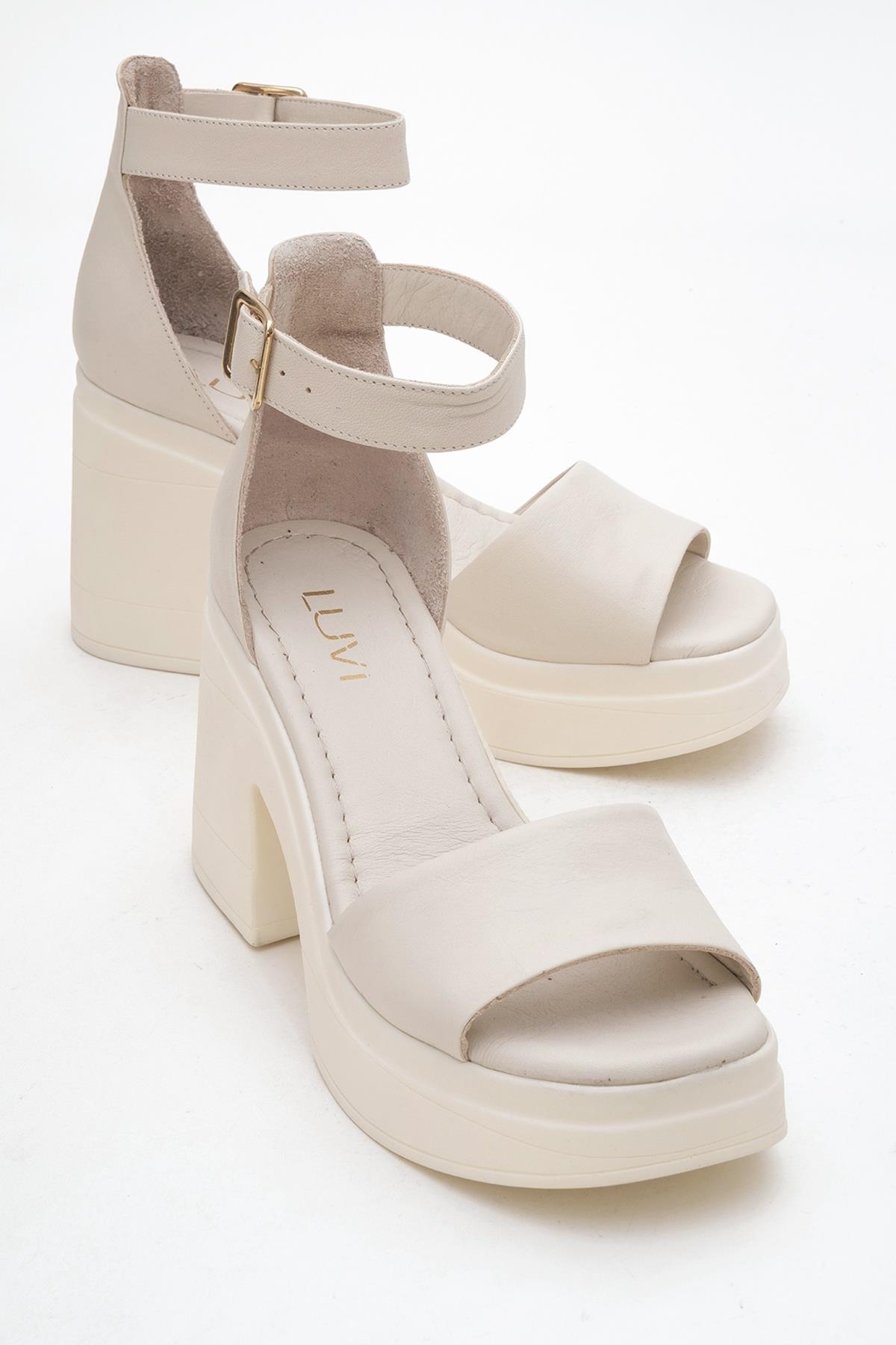 Platform Sandals: How to Style Them for Summer 2026