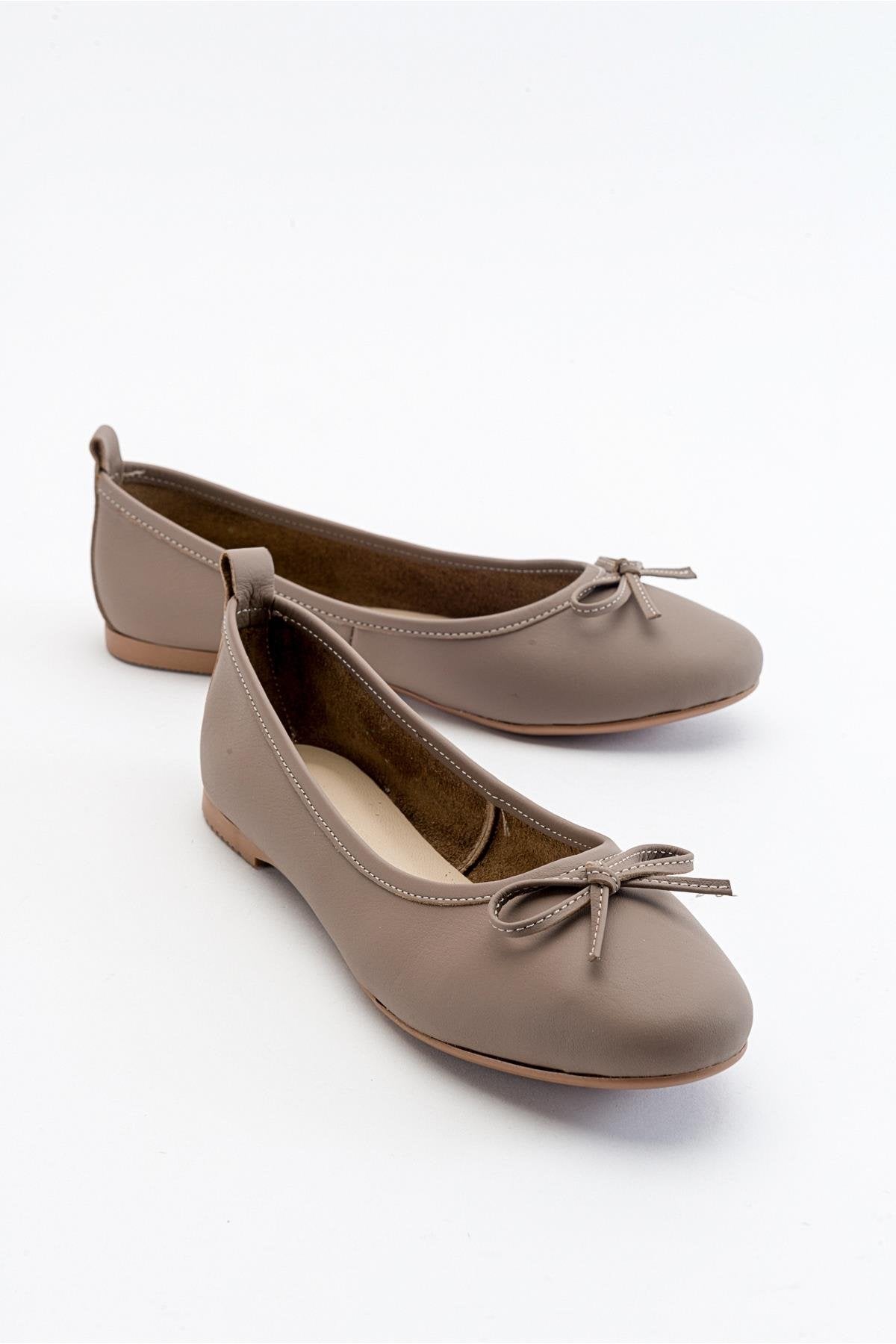 Why Leather Ballet Flats Are Having a Major Moment in 2026