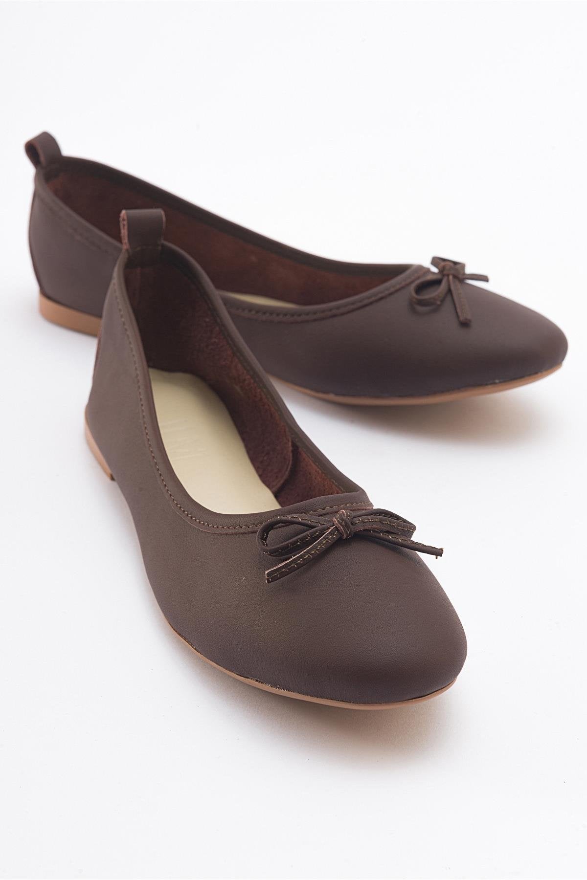 Why Leather Ballet Flats Are Having a Major Moment in 2026
