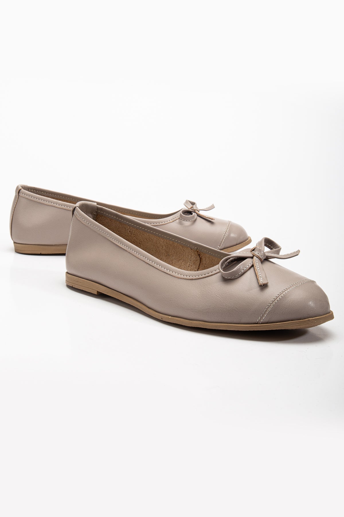 Why Leather Ballet Flats Are Having a Major Moment in 2026
