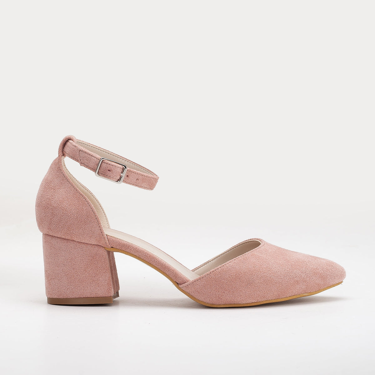 Kitten Heels: Why Every Woman Needs a Pair in 2026