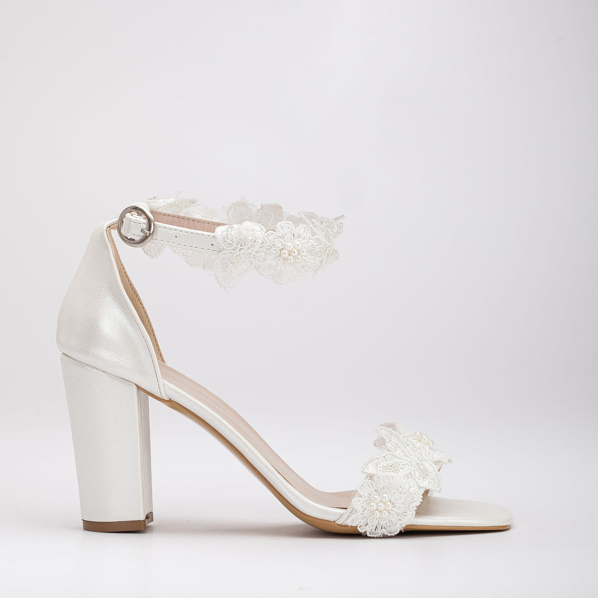Kitten Heels: Why Every Woman Needs a Pair in 2026