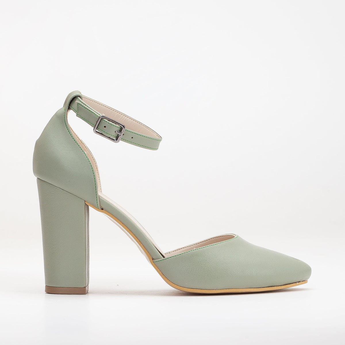 Kitten Heels: Why Every Woman Needs a Pair in 2026