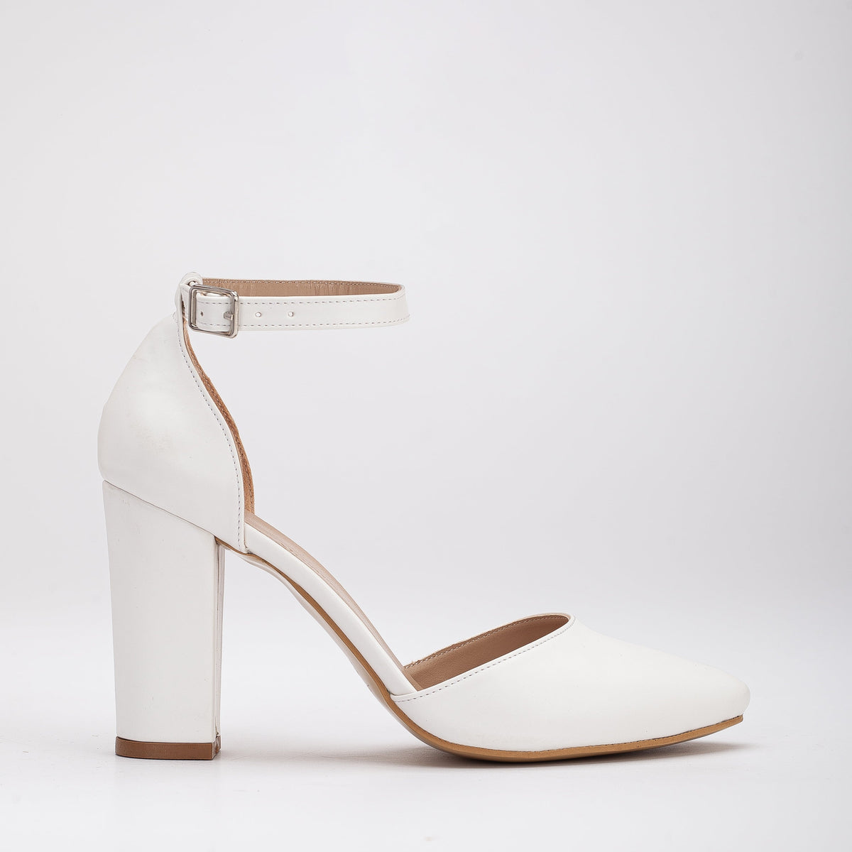 Kitten Heels: Why Every Woman Needs a Pair in 2026