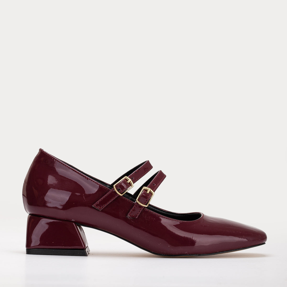 Mary Jane Shoes Are Back: How to Wear Them in 2026