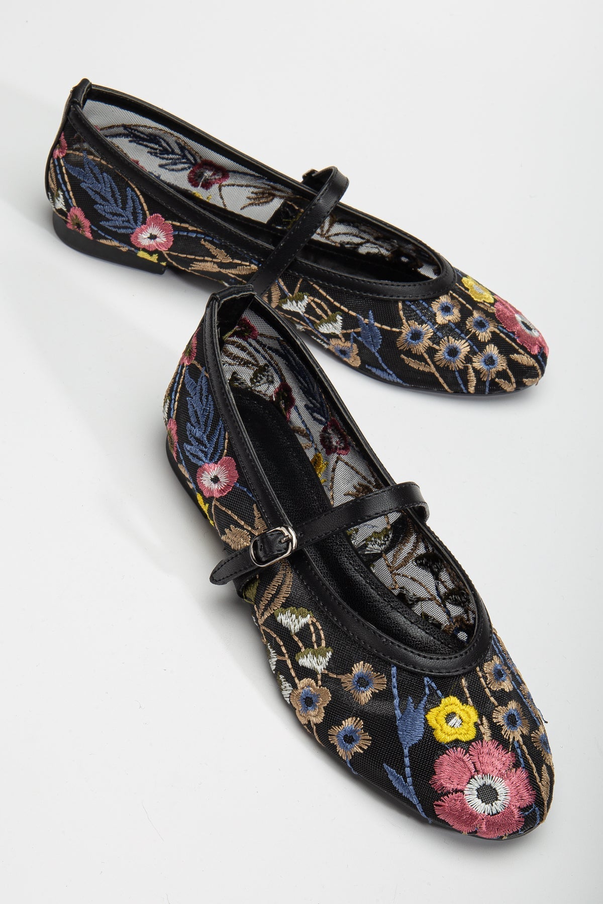 Mary Jane Shoes Are Back: How to Wear Them in 2026