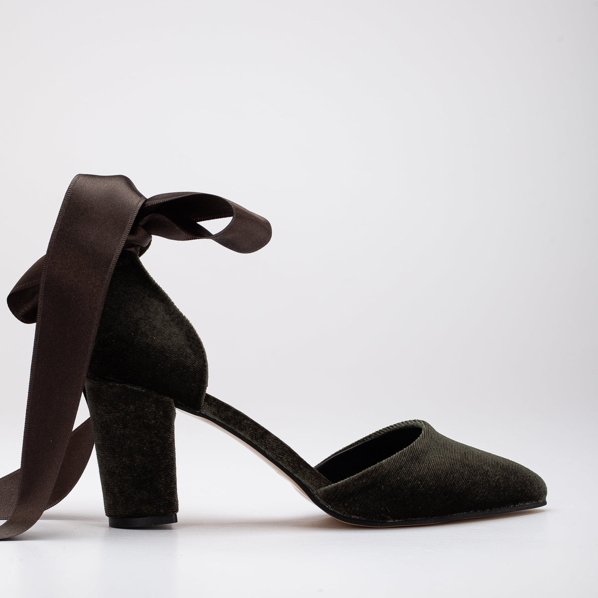 Kitten Heels: Why Every Woman Needs a Pair in 2026