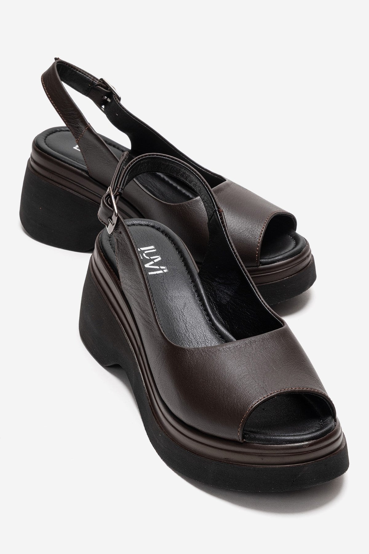 Platform Sandals: How to Style Them for Summer 2026