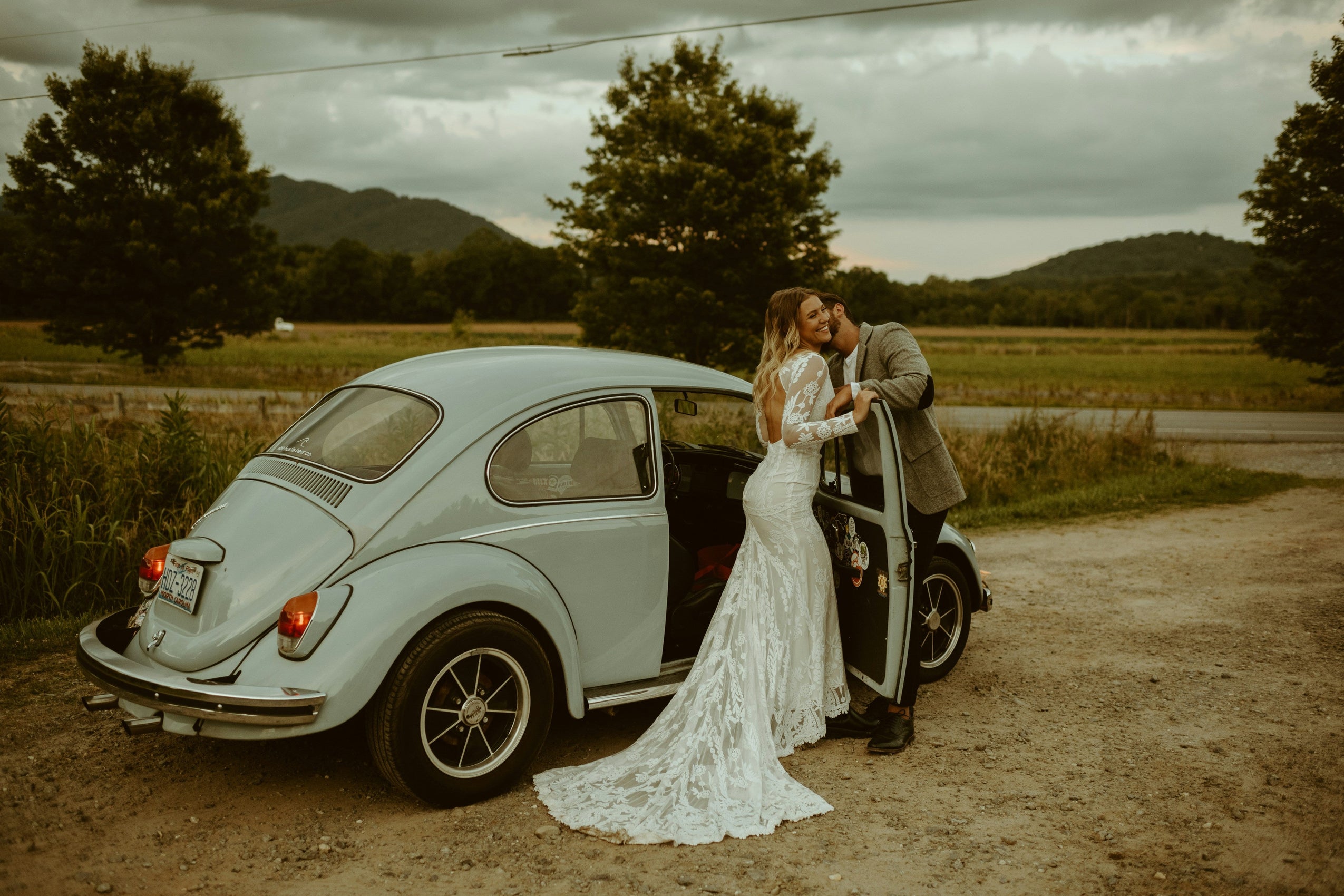 Vintage Vibes: Incorporating Retro Styles into Your Wedding Look