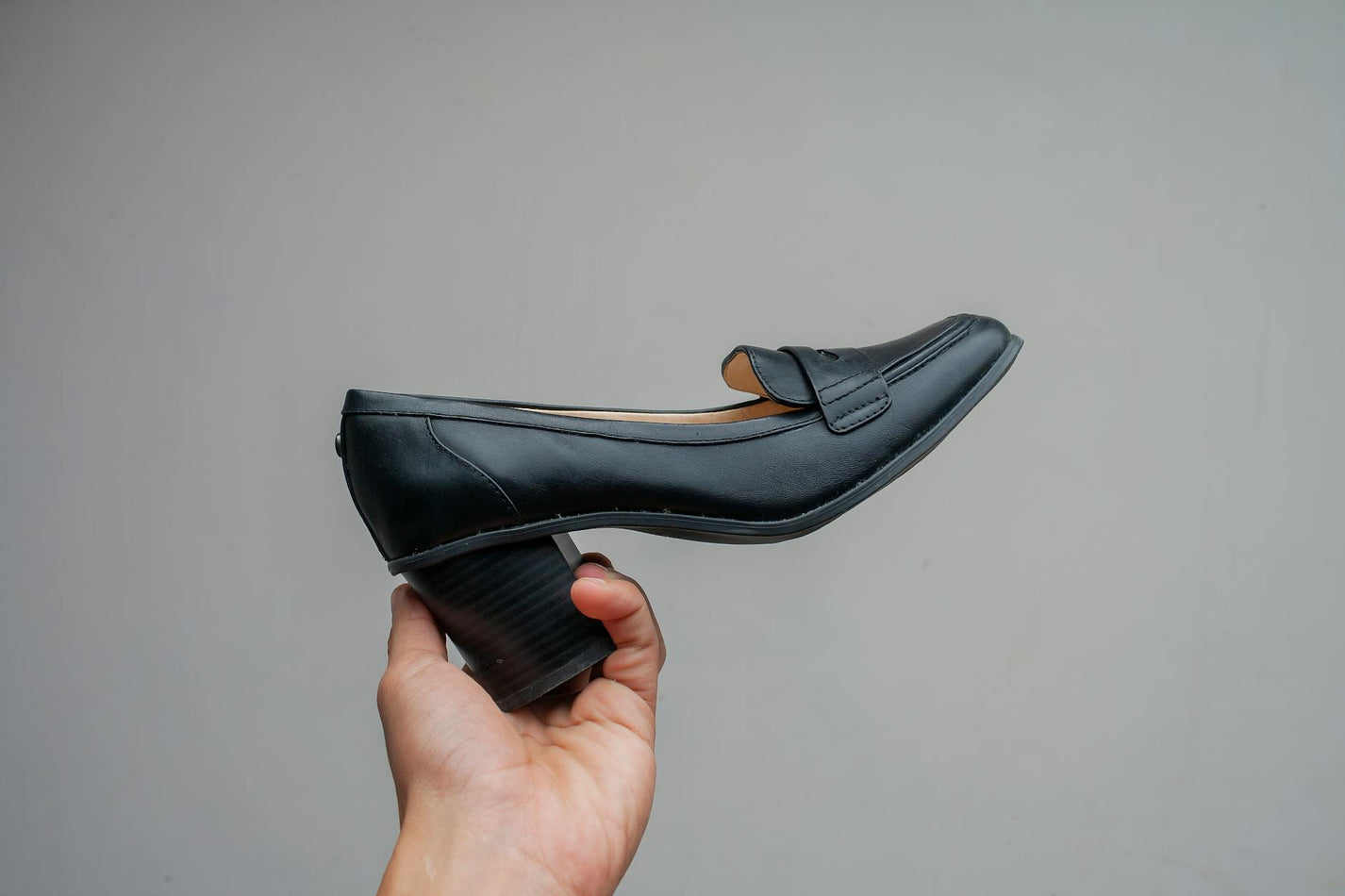 How to Style Women's Leather Loafers for Every Occasion
