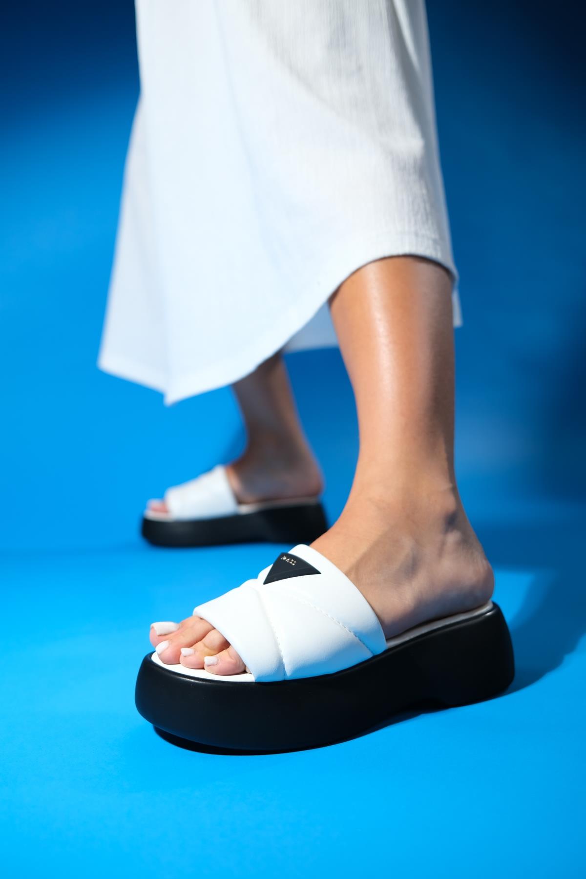 Luxes - White Thick Sole Slipper (Women)