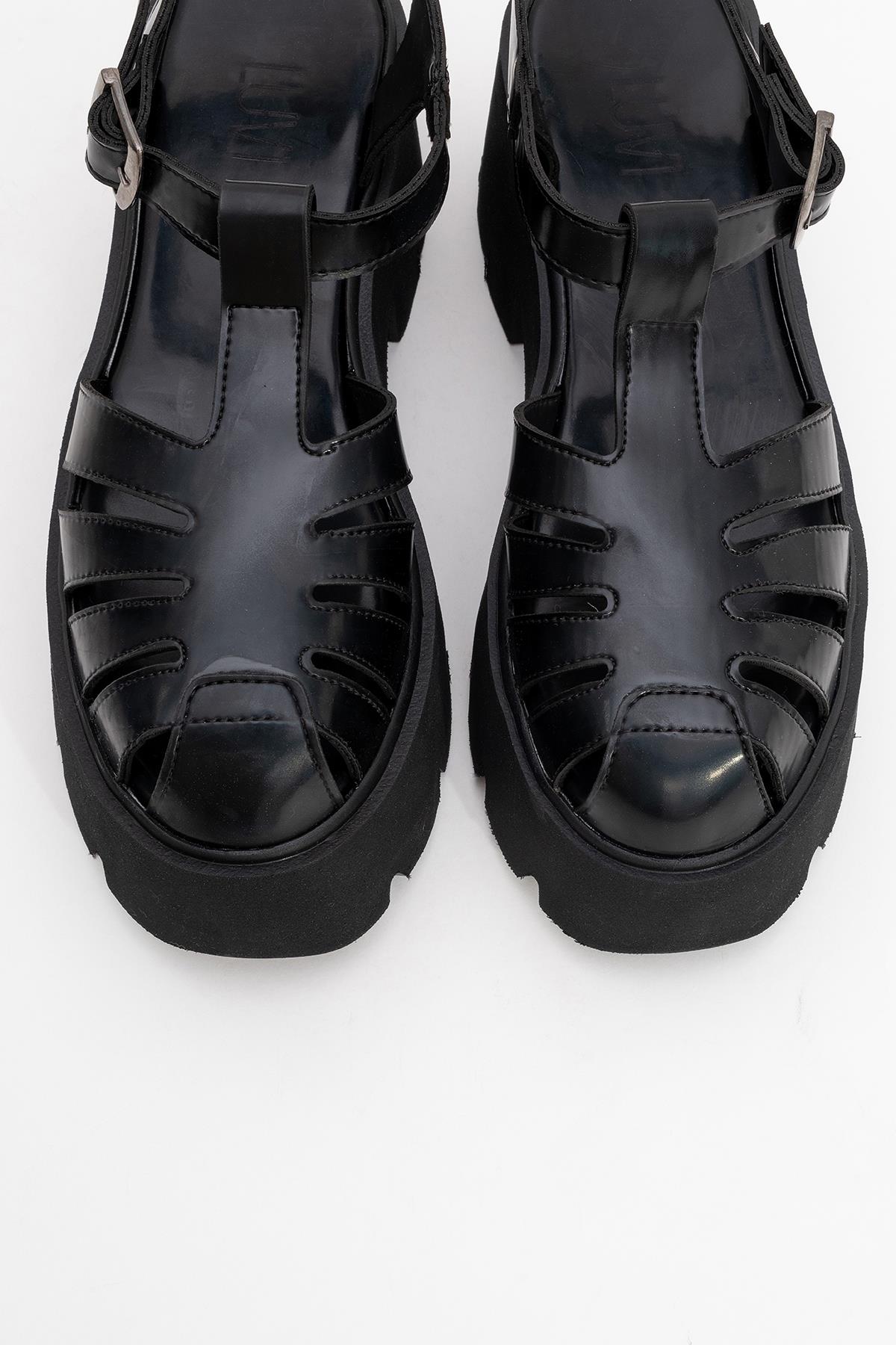 Verua - Black Platform Sandal (Women)