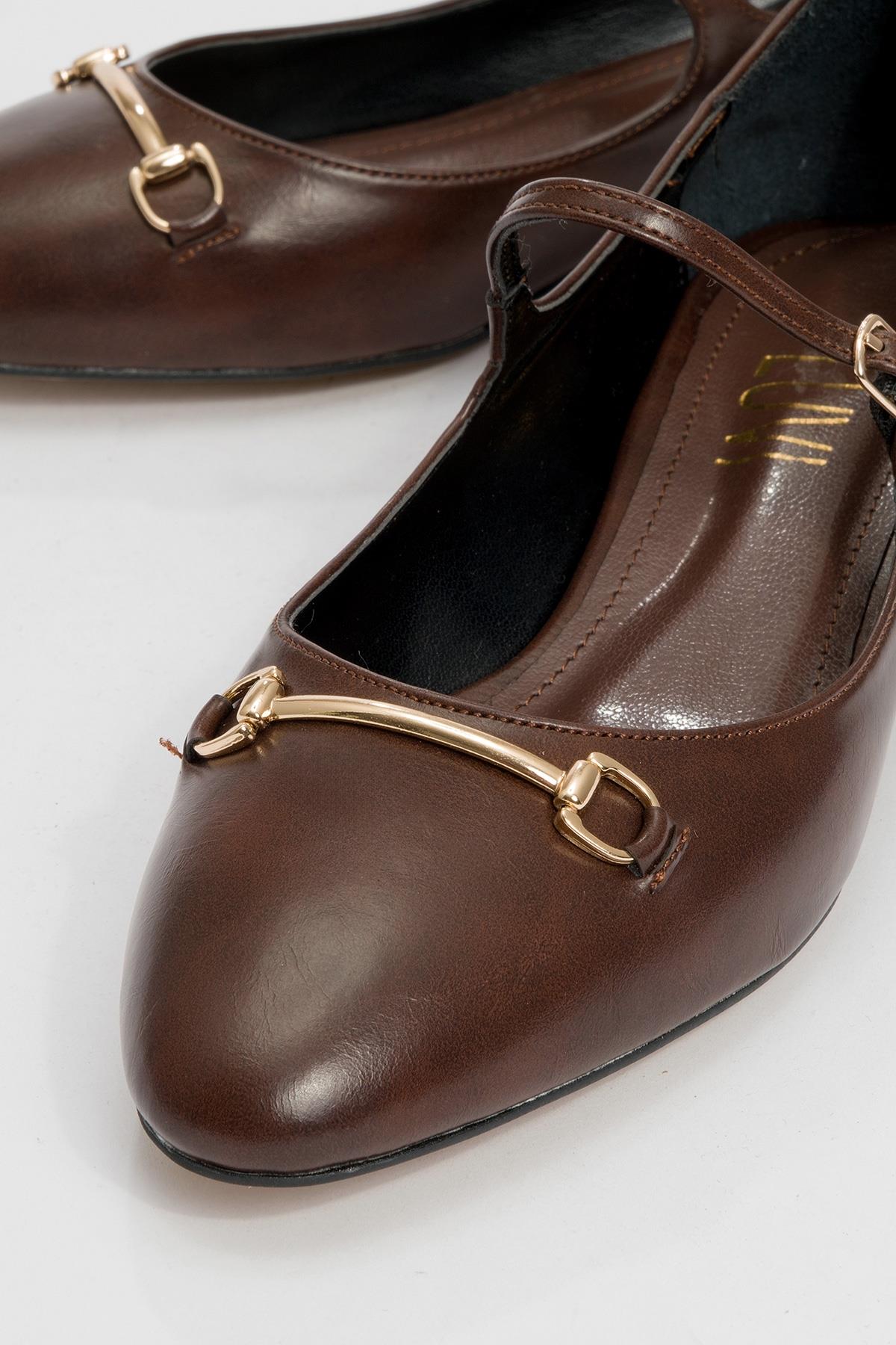 Ojen - Brown Low Heel Shoe (Women)