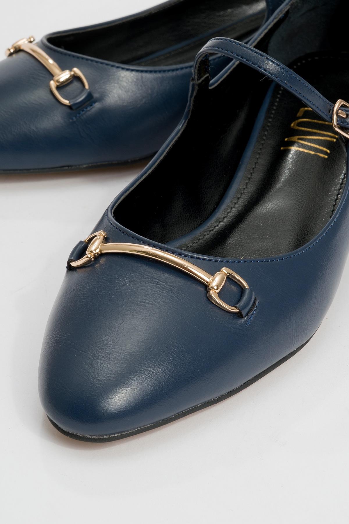 Ojen - Navy Low Heel Shoe (Women)