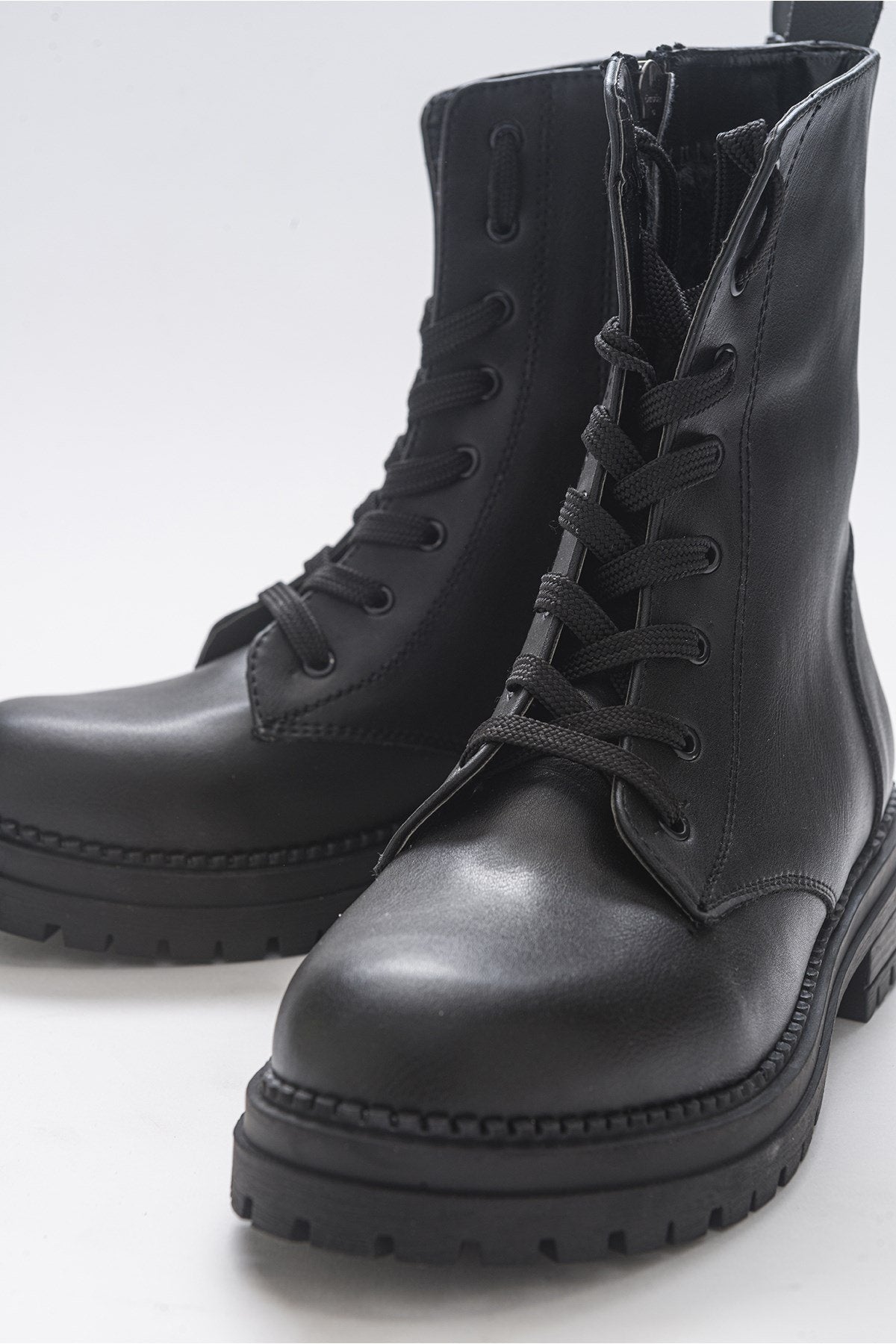 Singa Black Boot (Women)