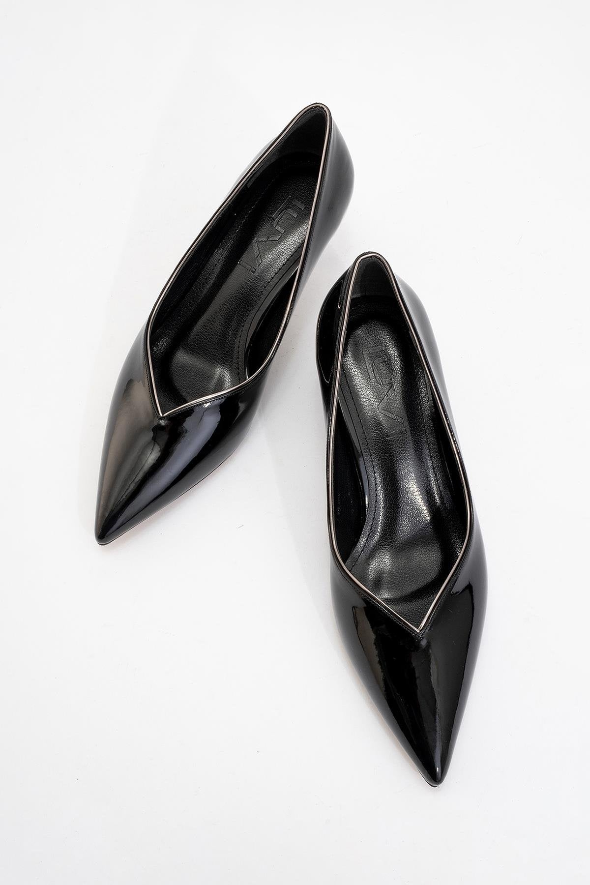 Eupho - Black Patent Platinum Low-Heel Shoe (Women)