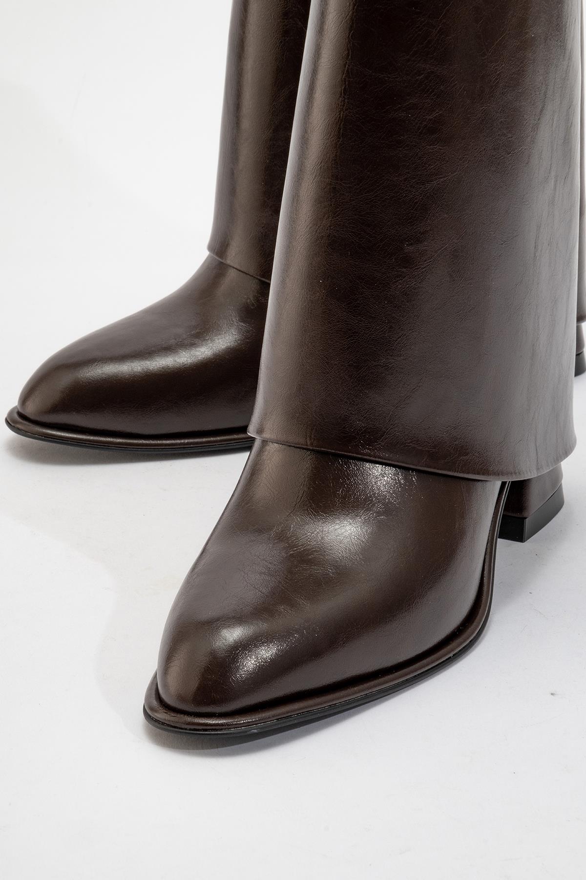 Ellas Brown Chunky Heel Boot (Women)