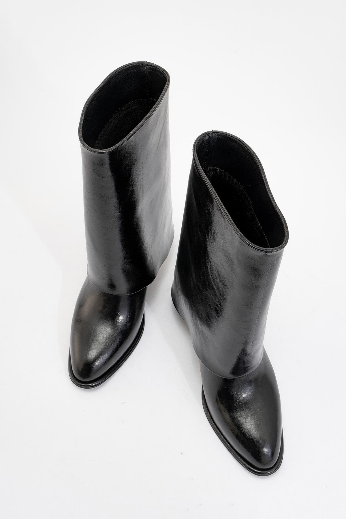 Ellas Black Chunky Heel Boot (Women)