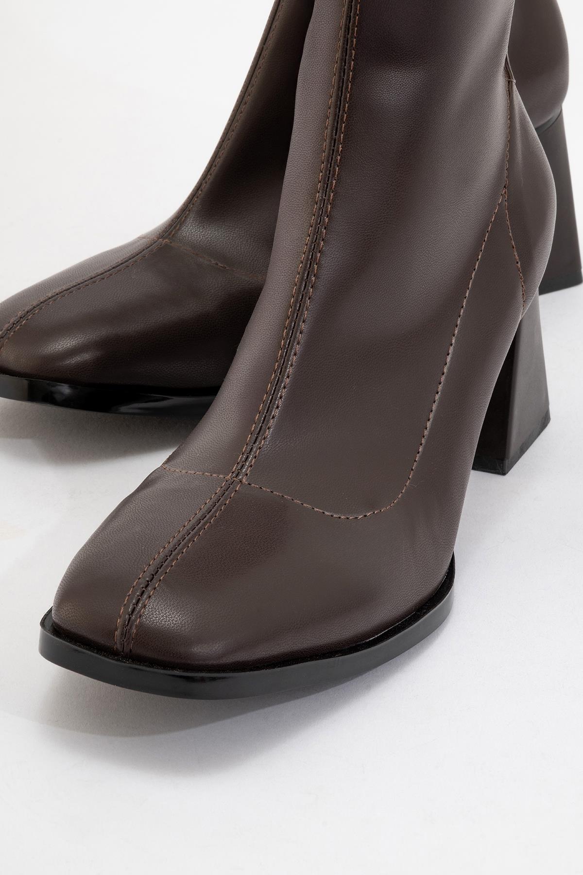 Plesa Dark Brown Chunky Heel Boot (Women)