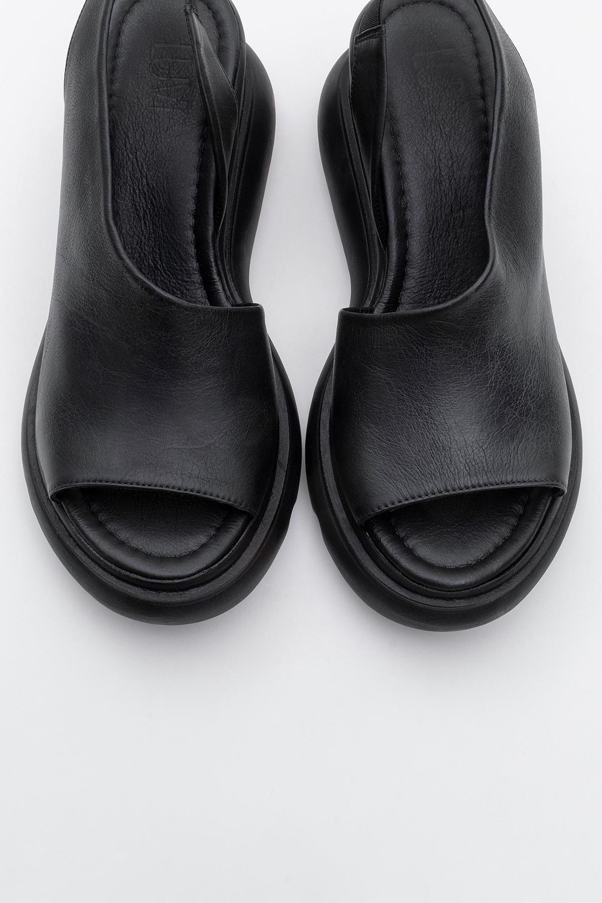 Agusto - Black Leather Platform Sandal (Women)