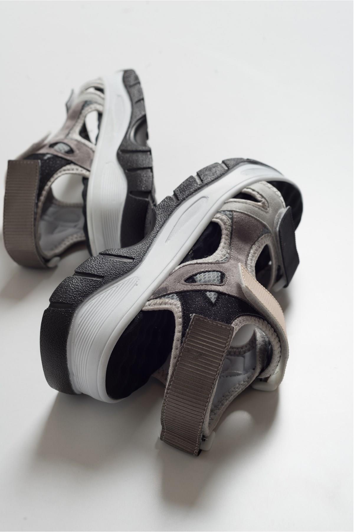 4740 - Black Multi Sandal (Women)