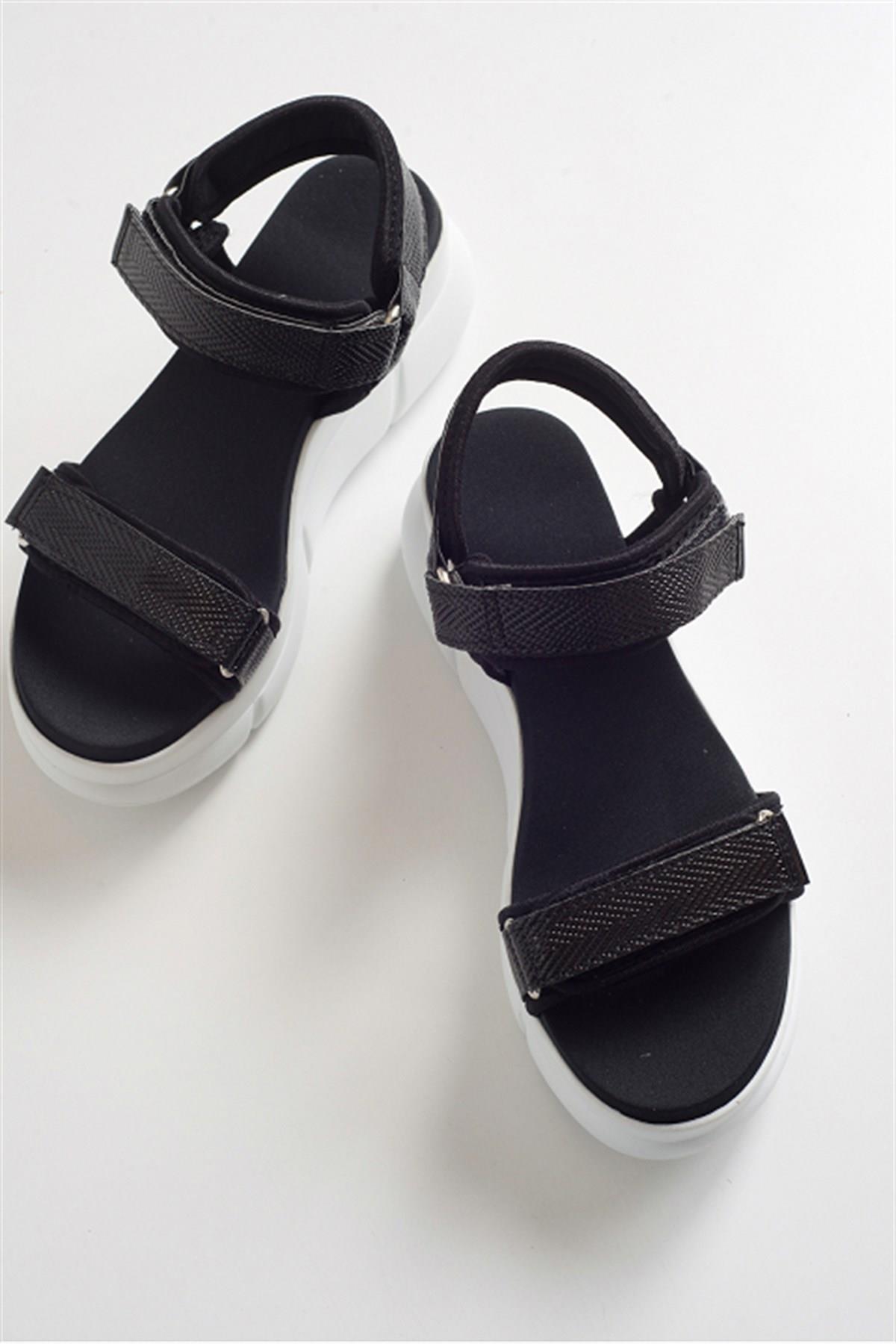 4760 - Black Sandal (Women)