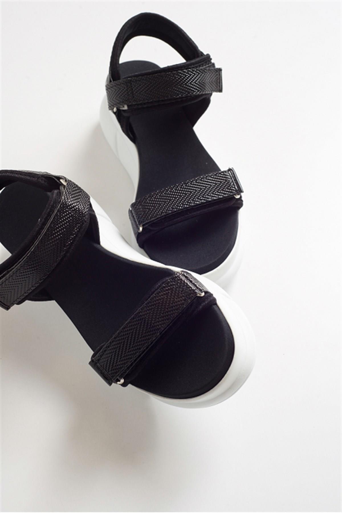 4760 - Black Sandal (Women)