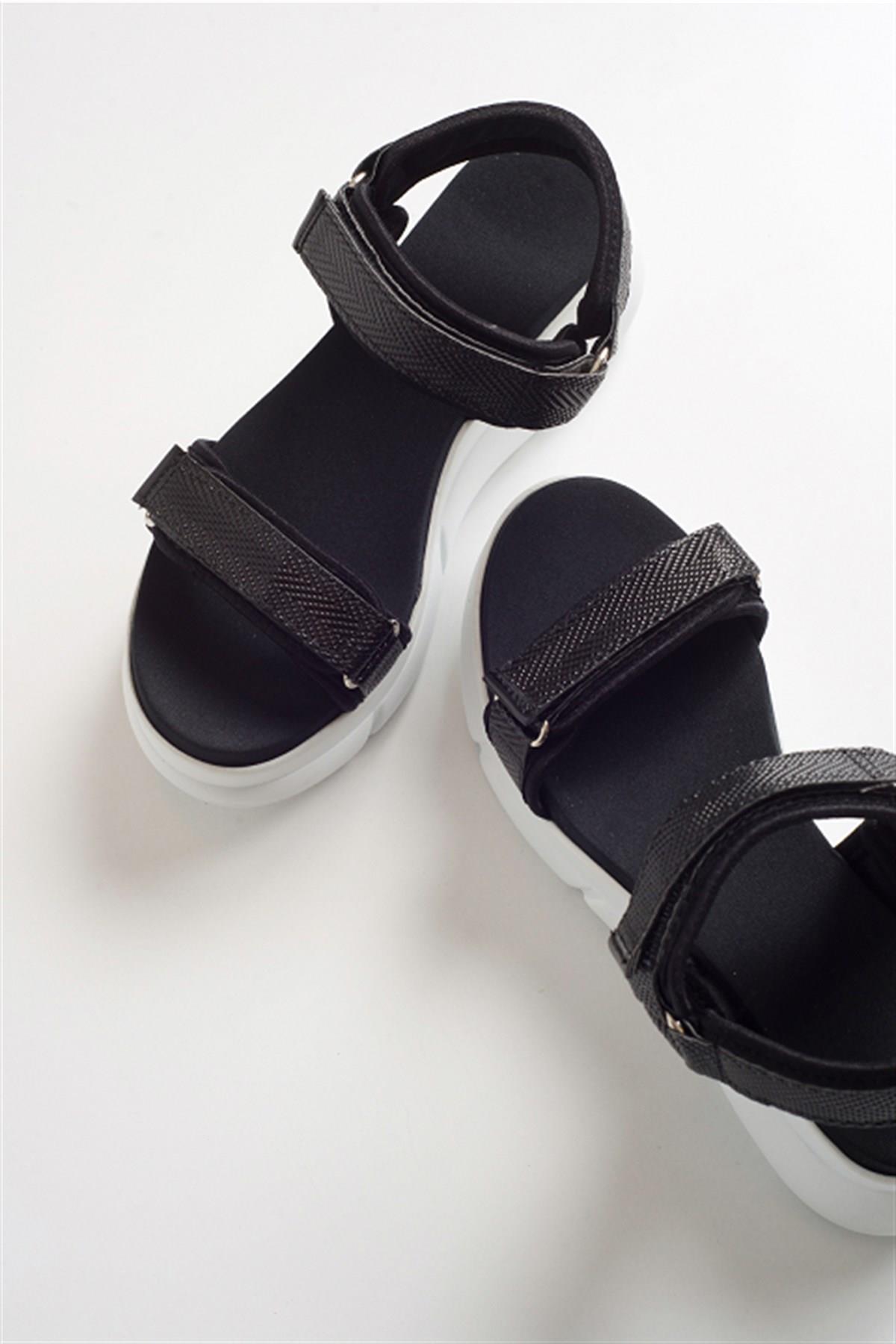 4760 - Black Sandal (Women)