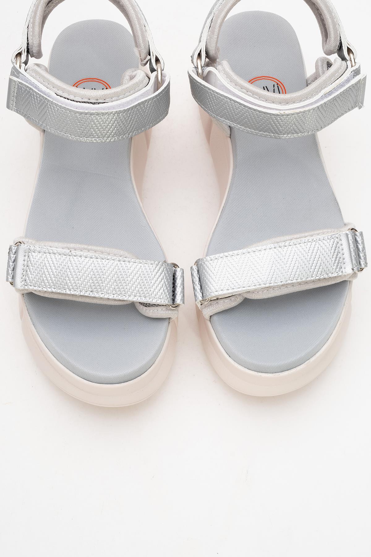 4760 - Metallic Sandal (Women)