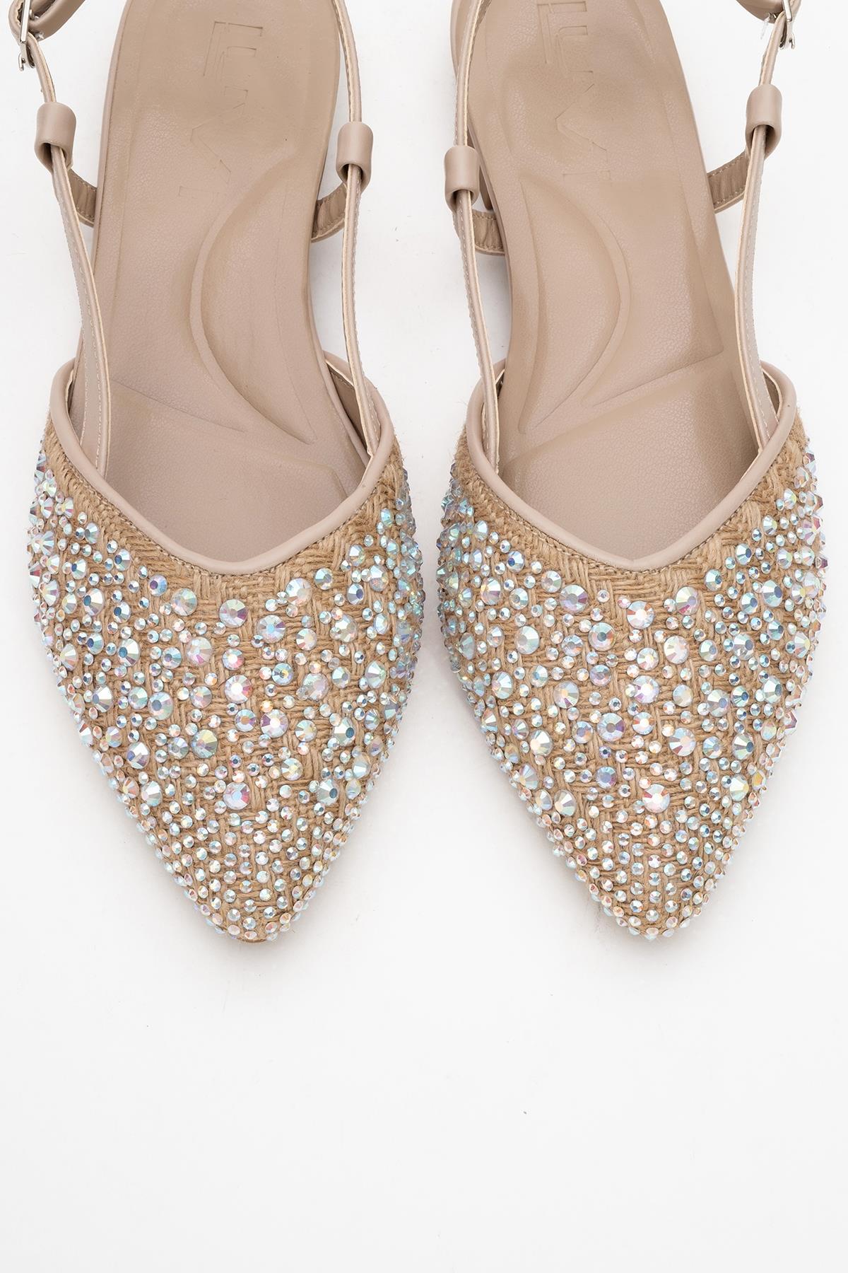 Helly - Beige Closed-Toe Sandal (Women)