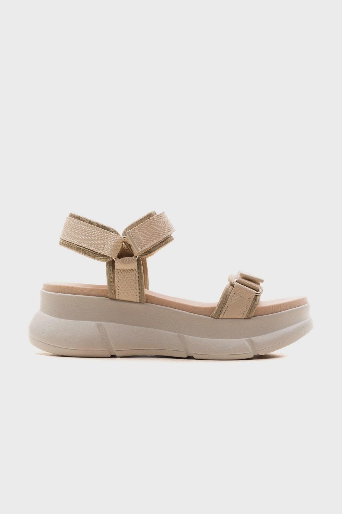 4760 - Beige Sandal (Women)