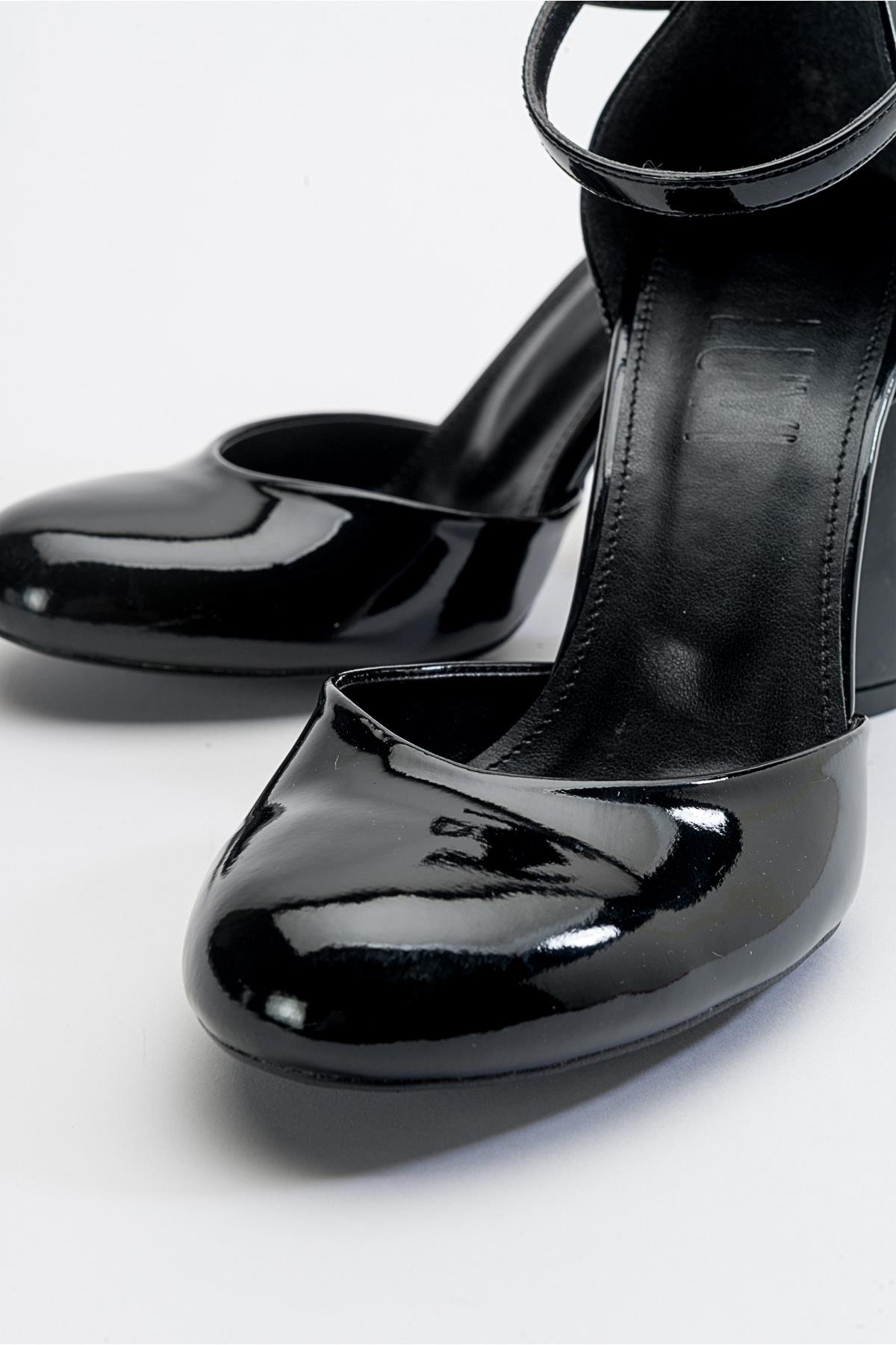 Oslo - Black Heeled Shoe (Women)