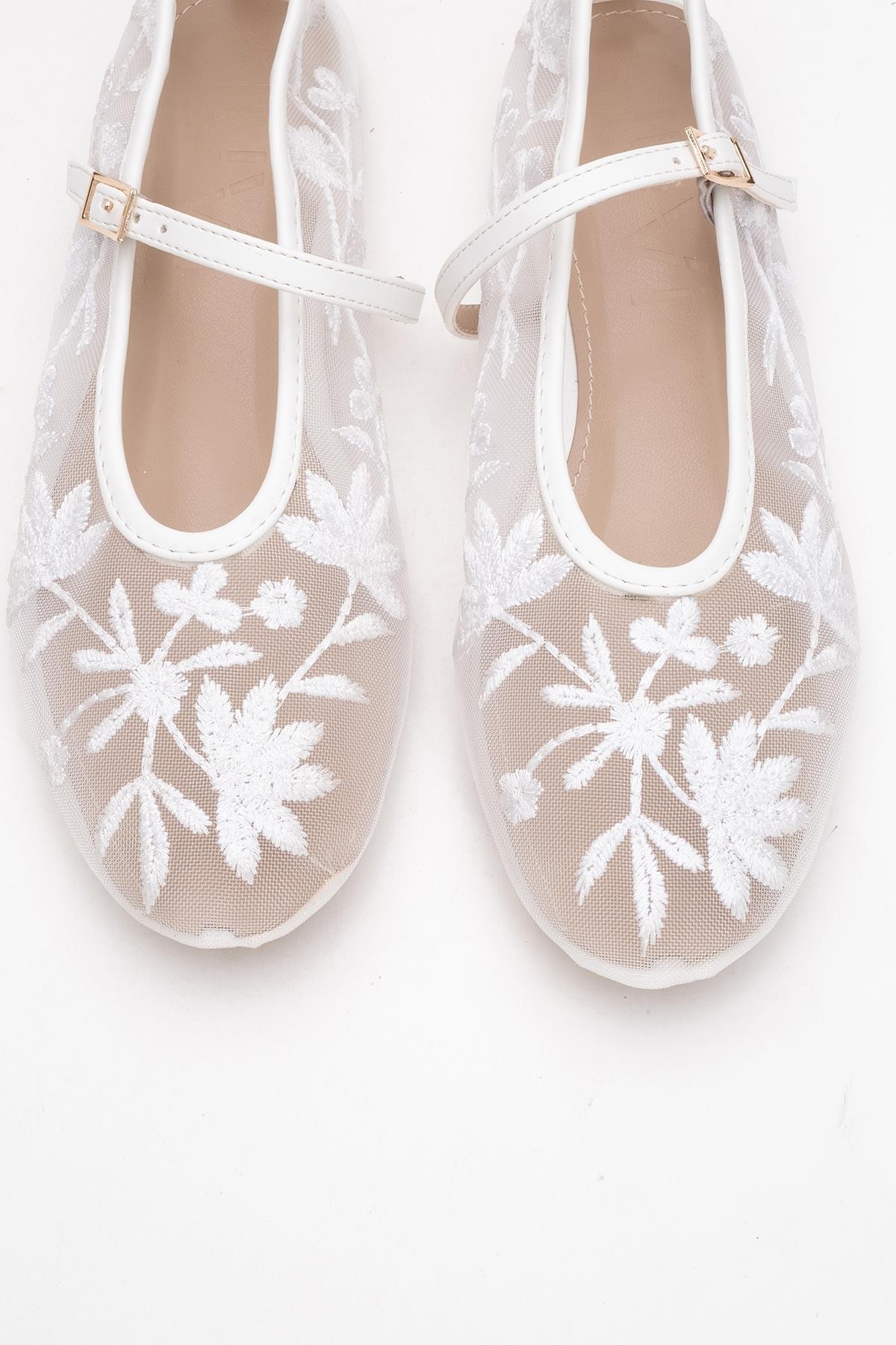 Juny White Mesh Floral Embroidery Ballet Flat (Women)